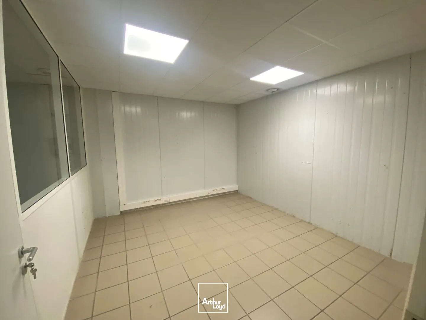 Locaux d'activité & Entrepôts - Location - KERVIGNAC - 56700 - 1990-1990 - 7622321