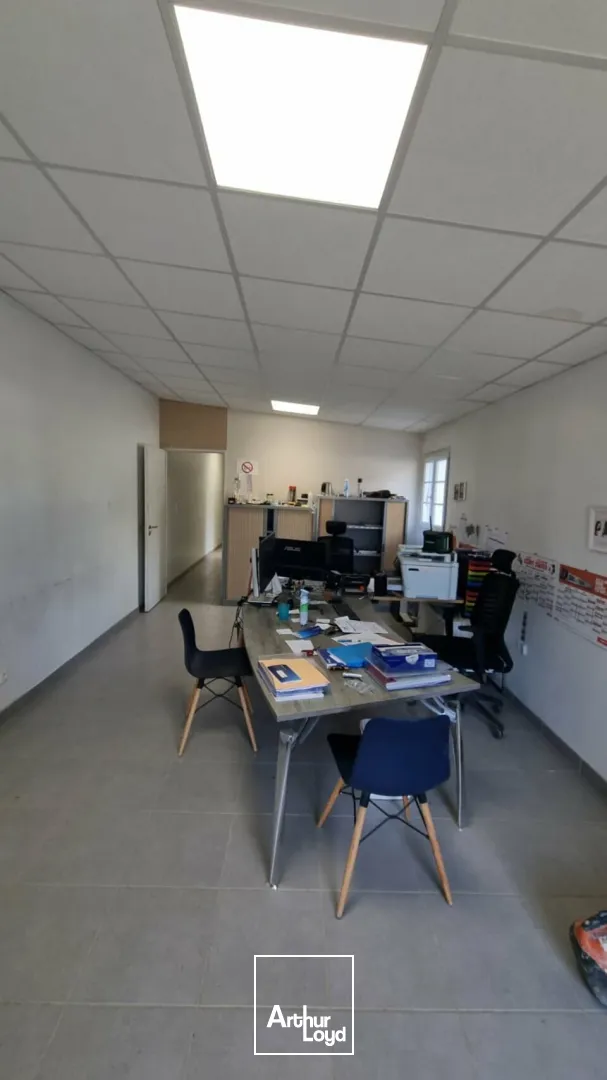 Locaux d'activité & Entrepôts - Vente - SAINT GEORGES LES BAILLARGEAUX - 86130 - 209-209 - 7623798