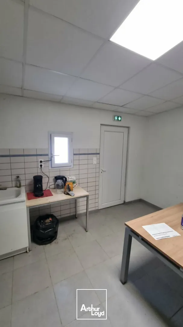 Locaux d'activité & Entrepôts - Vente - SAINT GEORGES LES BAILLARGEAUX - 86130 - 209-209 - 7623801