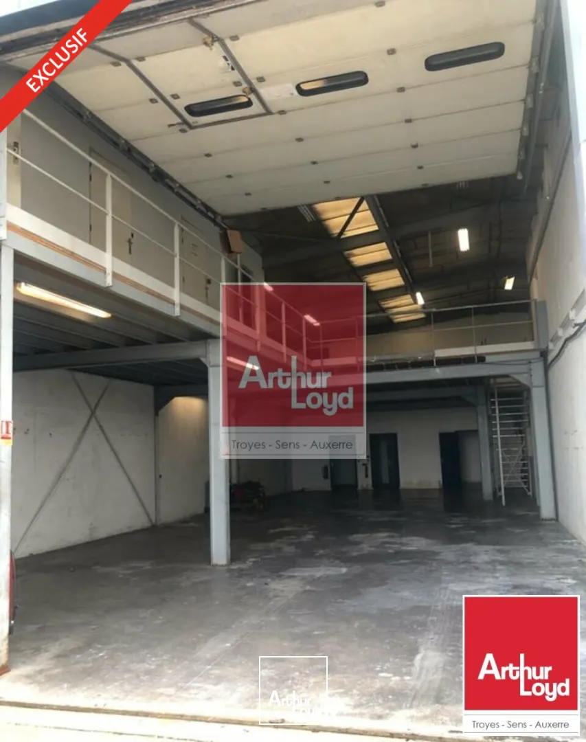 Locaux d'activité & Entrepôts - Vente - LA CHAPELLE SAINT LUC - 10600 - 700-700 - 7623840