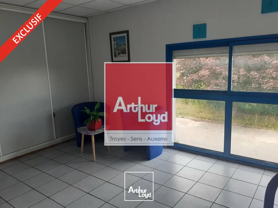 Locaux d'activité & Entrepôts - Vente - LA CHAPELLE SAINT LUC - 10600 - 700-700 - 7623842