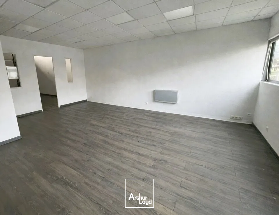 Locaux d'activité & Entrepôts - Location - SAINT CYR SUR LOIRE - 37540 - 82-82 - 7623862