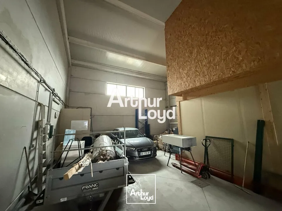 Locaux d'activité & Entrepôts - Location - LE MUY - 83490 - 240-240 - 7625169