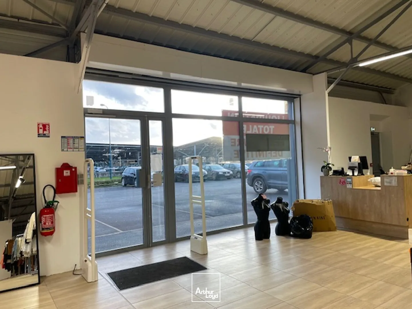 Locaux commerciaux - Location - VILLERS COTTERETS - 02600 - 400-400 - 7625306