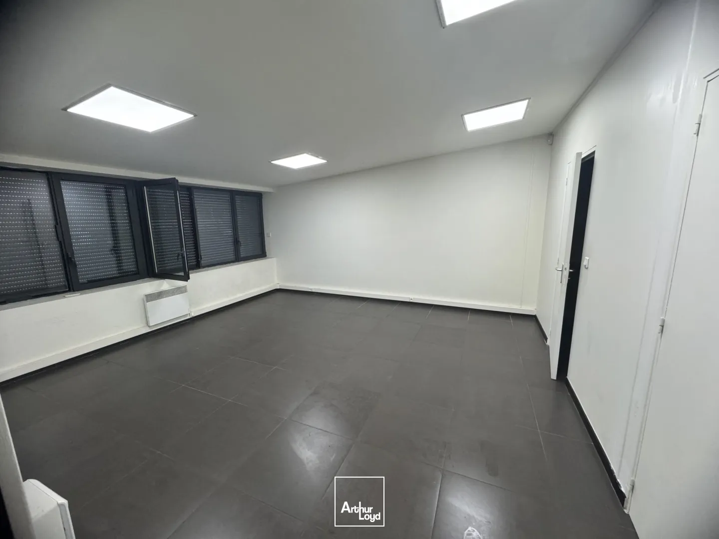 Locaux d'activité & Entrepôts - Location - SAINT OUEN L'AUMONE - 95310 - 1045-1045 - 7626645