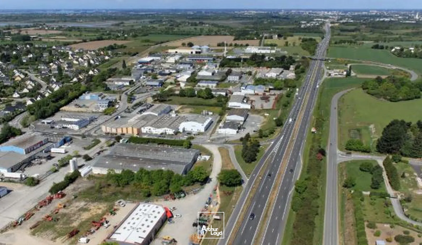 Locaux commerciaux - Location - THEIX NOYALO - 56450 - 375-750 - 7628245