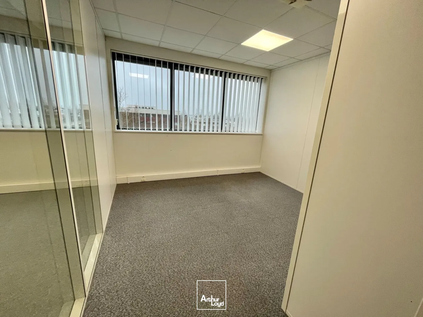 Bureaux - Location - ISNEAUVILLE - 76230 - 142.5-402.5 - 7628562