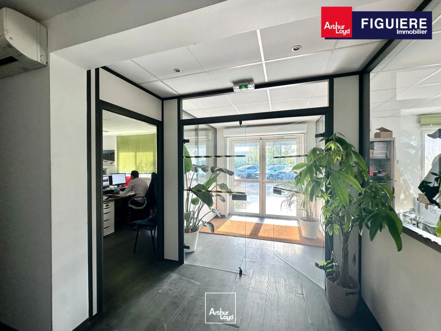 Locaux d'activité & Entrepôts - Location - VELAUX - 13880 - 495-495 - 7633225