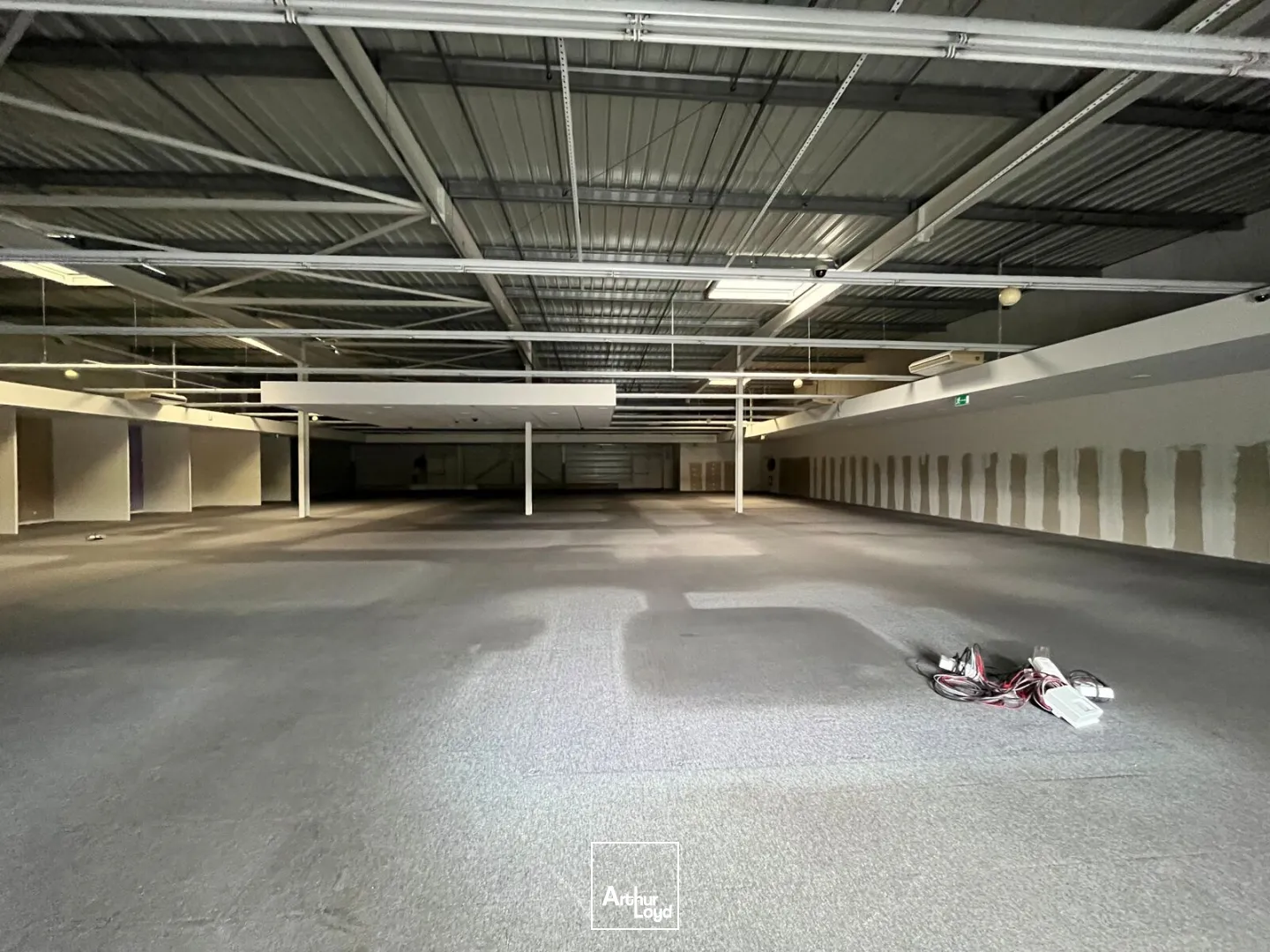 Locaux commerciaux - Location - SAINT MAXIMIN - 60740 - 1142-1142 - 7634819