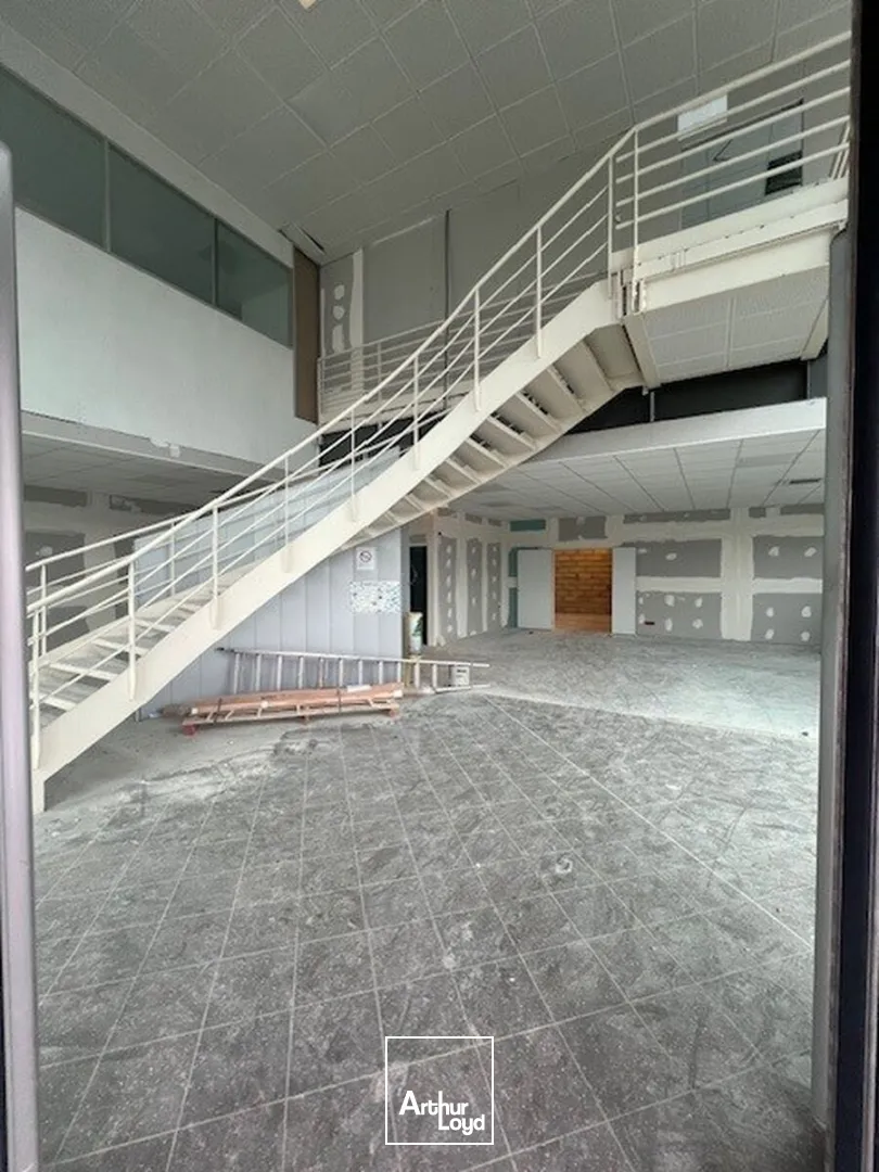 Locaux d'activité & Entrepôts - Location - BOIS D'ARCY - 78390 - 613-3582 - 7635042