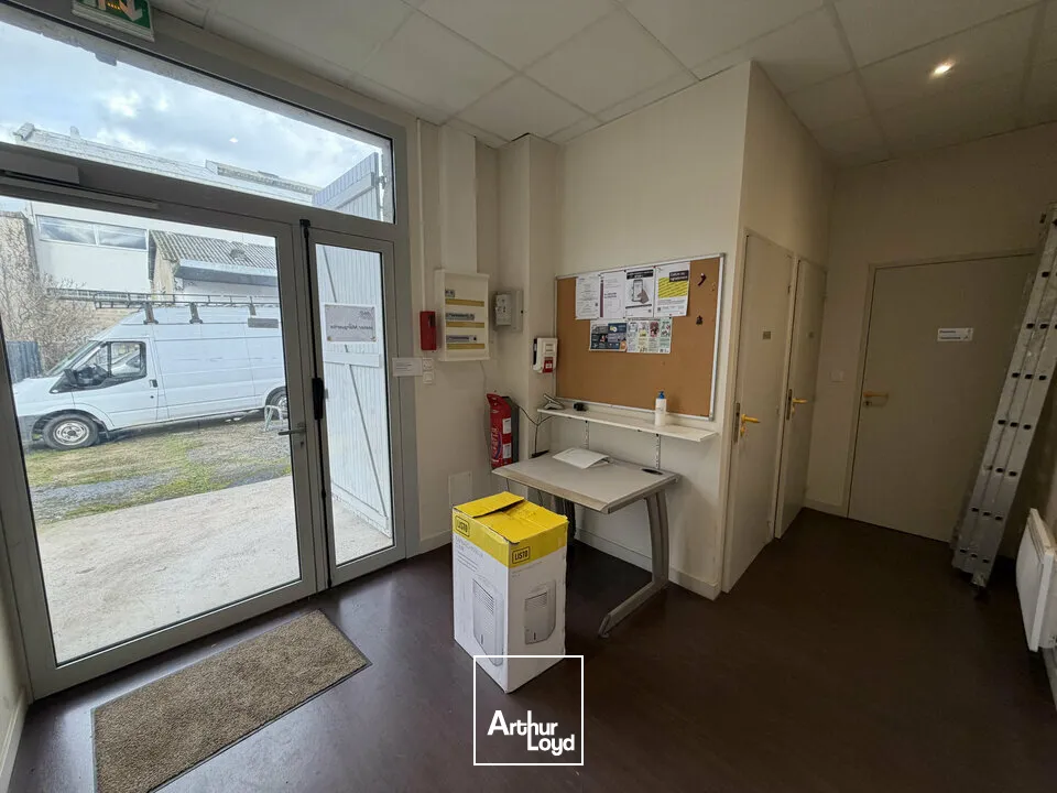 Locaux commerciaux - Location - POITIERS - 86000 - 100-100 - 7636100