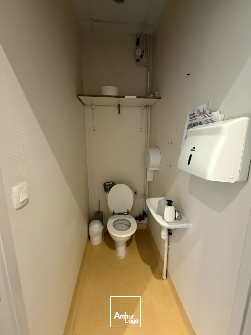 Locaux commerciaux - Location - POITIERS - 86000 - 100-100 - 7636101