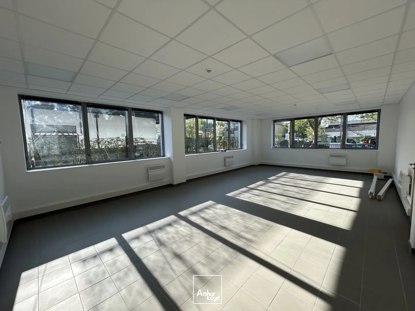 Locaux d'activité & Entrepôts - Location - VILLENEUVE LA GARENNE - 92390 - 969-969 - 7636691