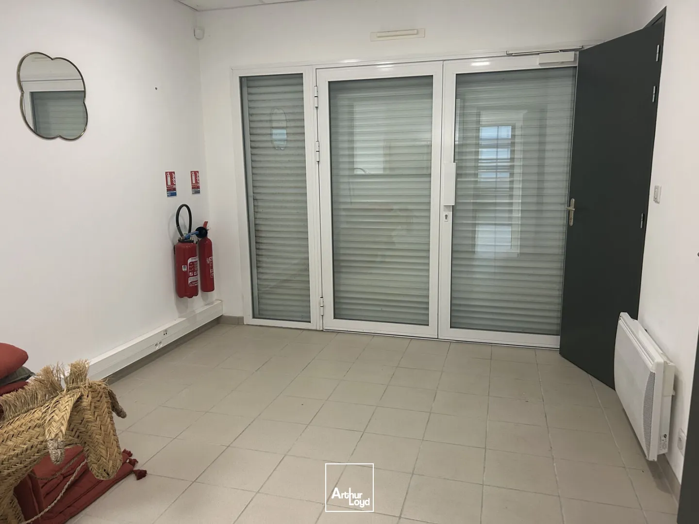 Locaux d'activité & Entrepôts - Location - SAINT PHILBERT DE GRAND LIEU - 44310 - 235-235 - 7636898