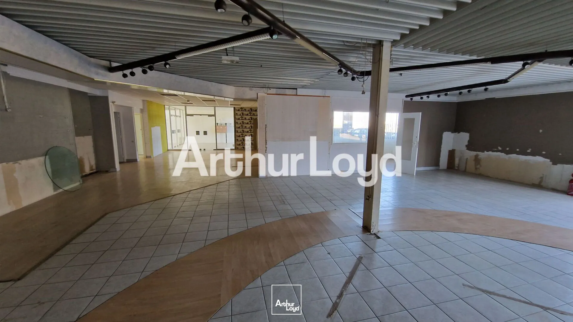 Locaux commerciaux - Location - MONDEVILLE - 14120 - 563-563 - 7638689