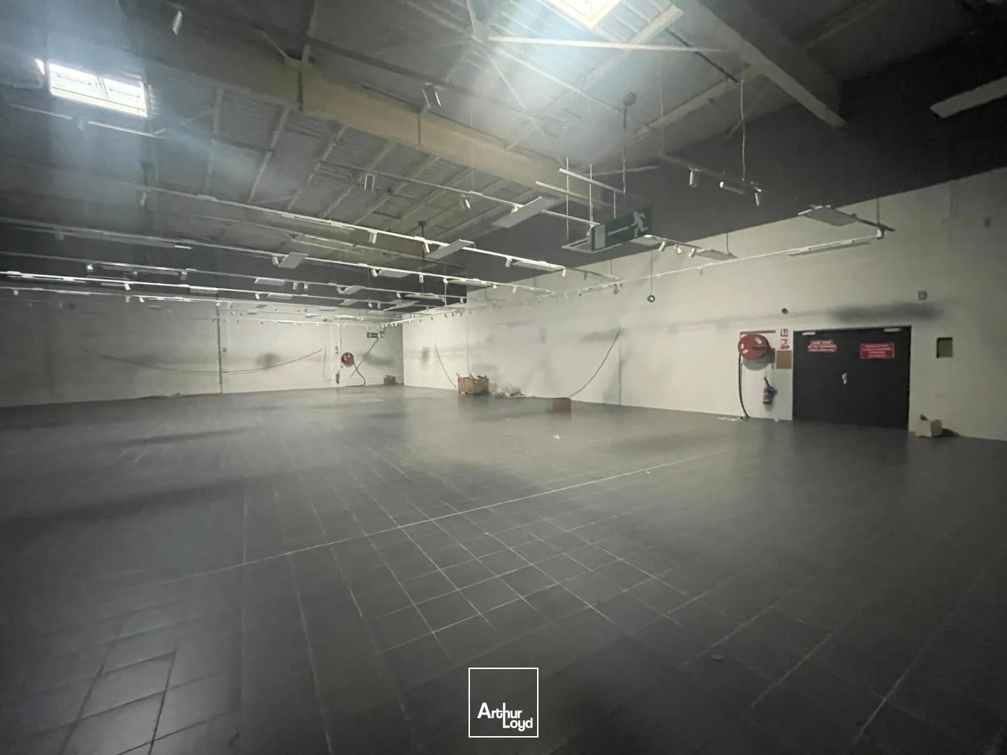 Locaux commerciaux - Location - CHAMBLY - 60230 - 890-890 - 7645571