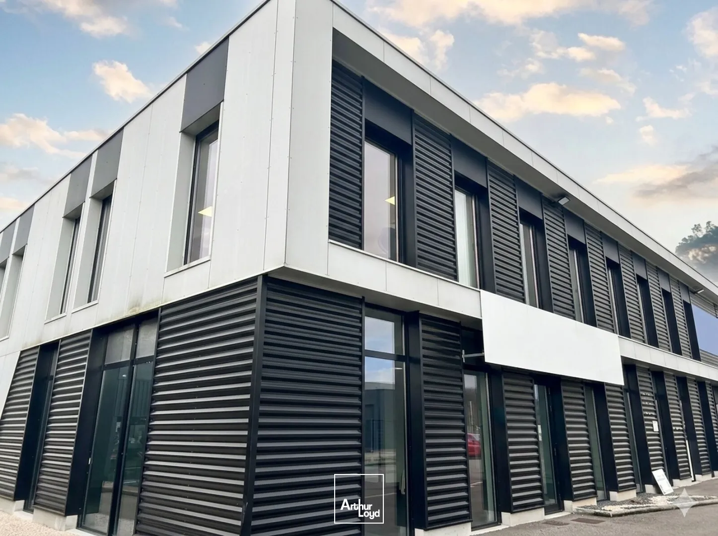 Locaux commerciaux - Location - CRECHES SUR SAONE - 71680 - 143.27-143.27 - 7647112