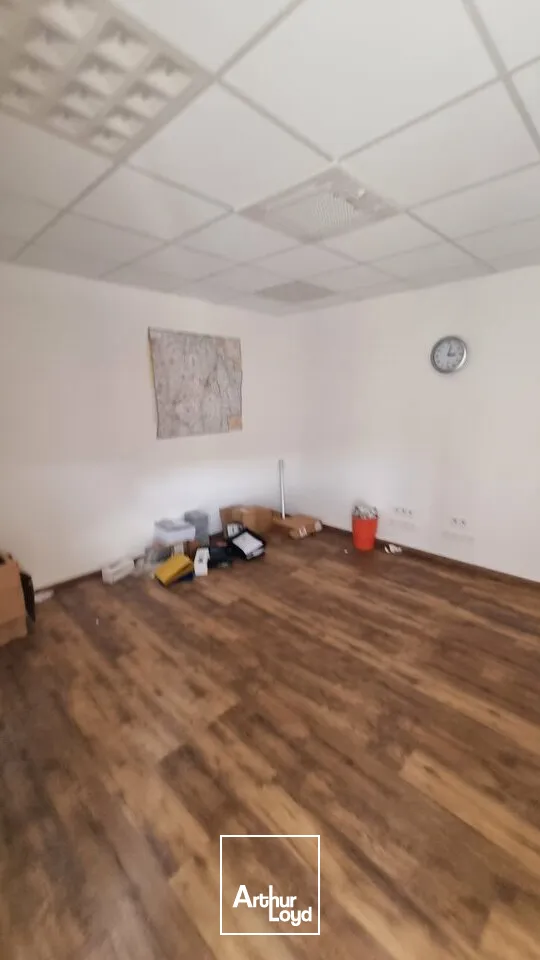 Locaux d'activité & Entrepôts - Location - POITIERS - 86000 - 950-950 - 7652069