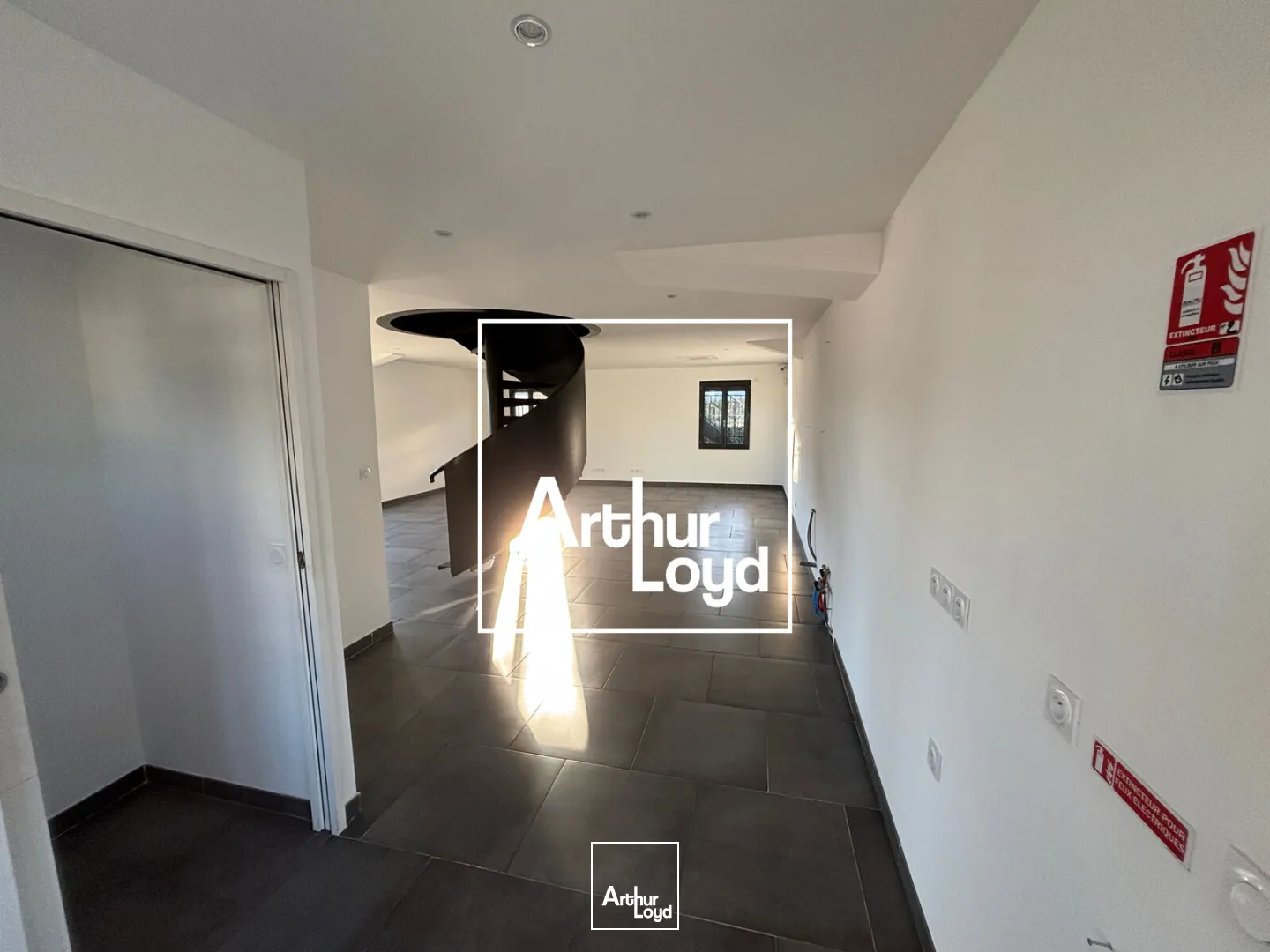 Locaux d'activité & Entrepôts - Location - NIMES - 30900 - 596-596 - 7652276