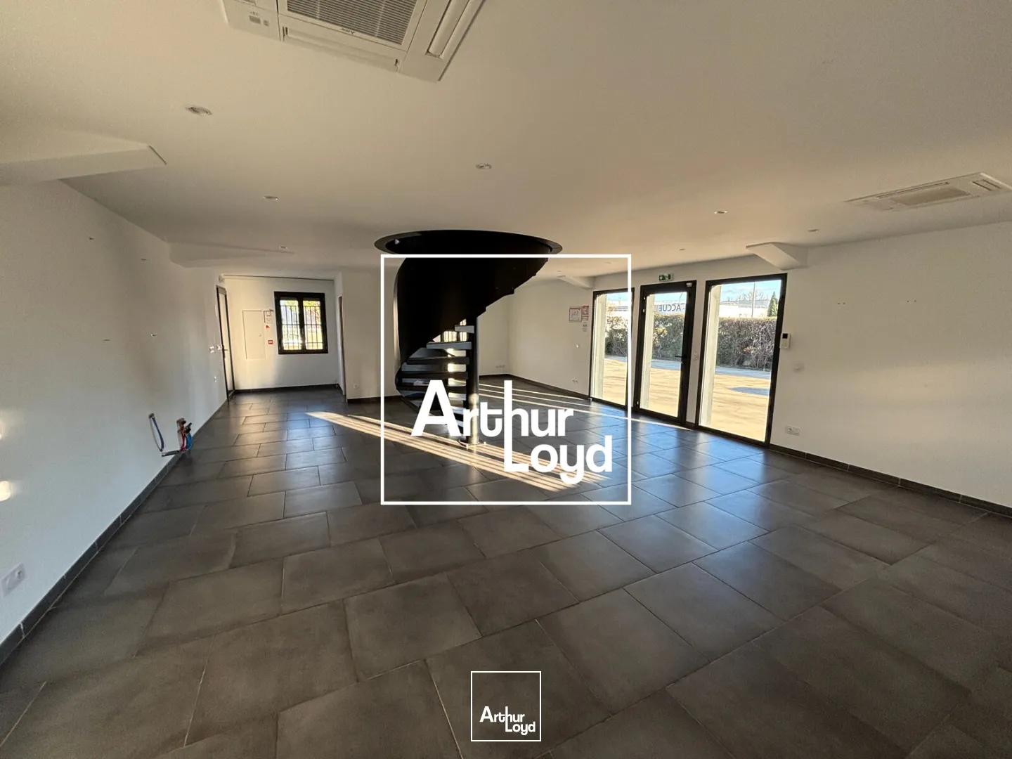 Locaux d'activité & Entrepôts - Location - NIMES - 30900 - 596-596 - 7652277