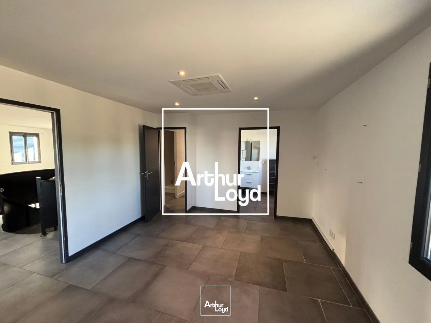 Locaux d'activité & Entrepôts - Location - NIMES - 30900 - 596-596 - 7652278