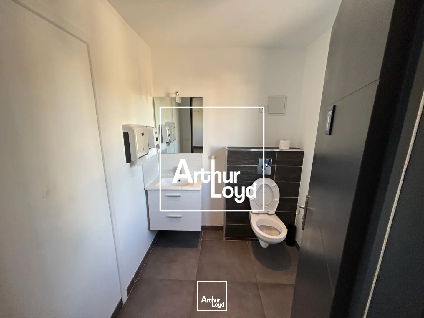 Locaux d'activité & Entrepôts - Location - NIMES - 30900 - 596-596 - 7652279