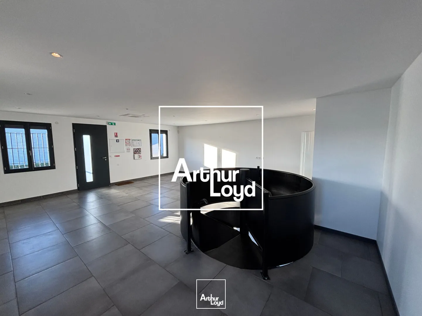 Locaux d'activité & Entrepôts - Location - NIMES - 30900 - 596-596 - 7652280