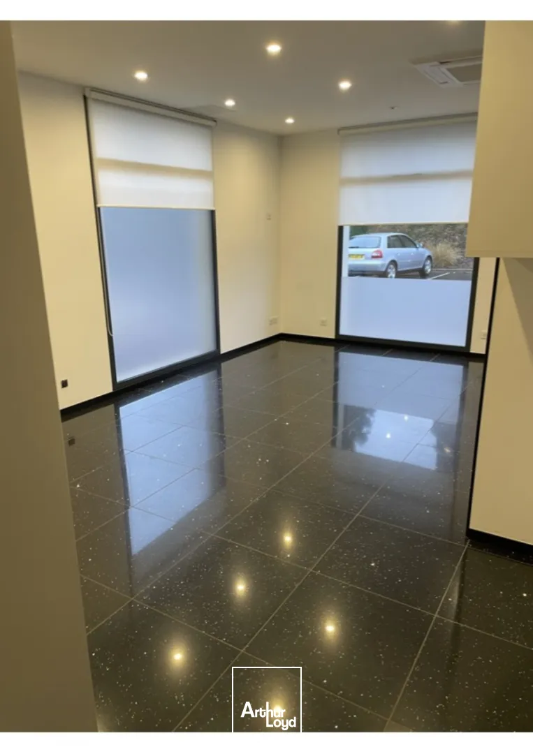 Locaux commerciaux - Location - VINEUIL SAINT FIRMIN - 60500 - 73-73 - 7652923