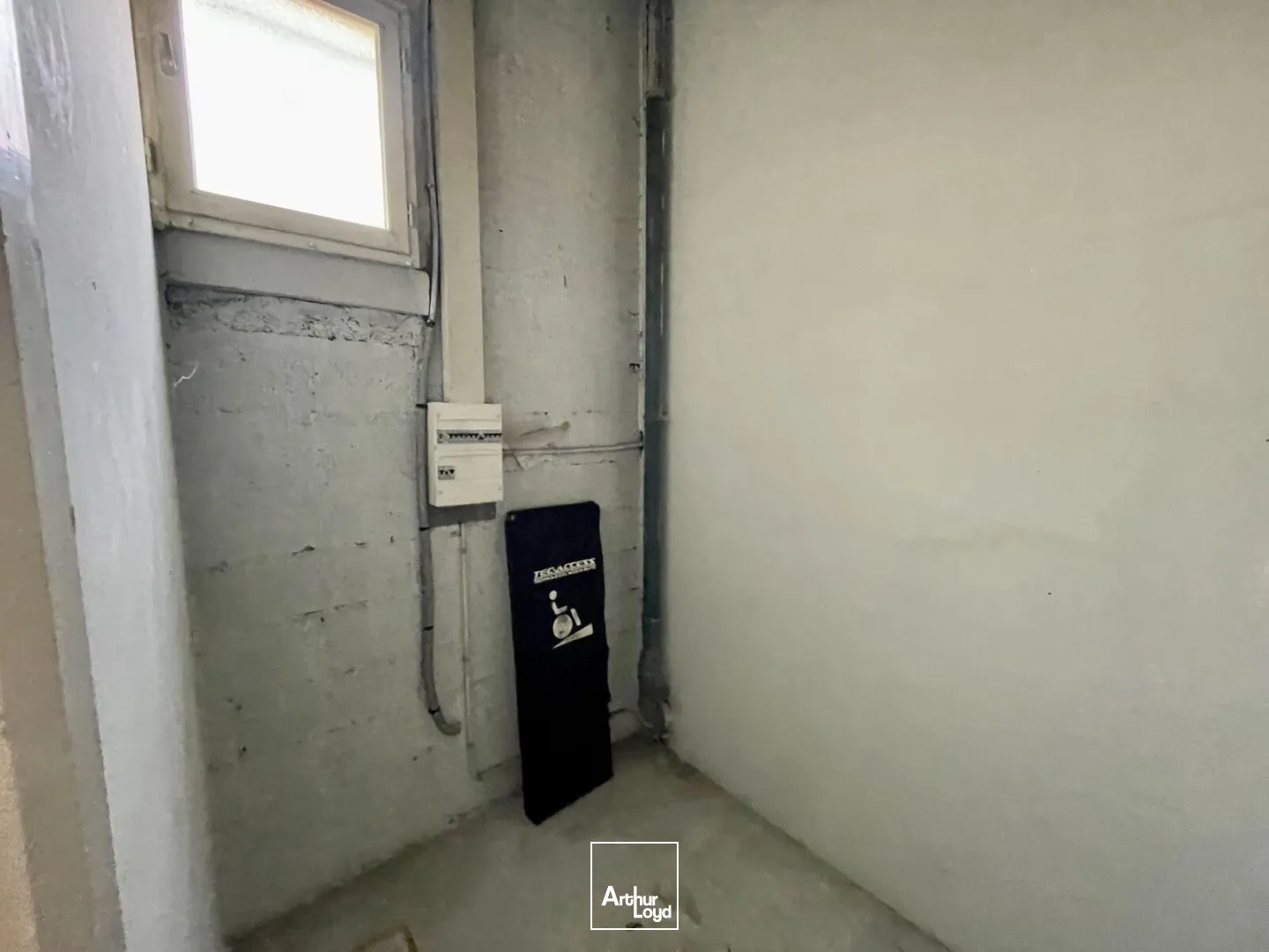 Locaux commerciaux - Location - PETIT COURONNE - 76650 - 62-62 - 7653043