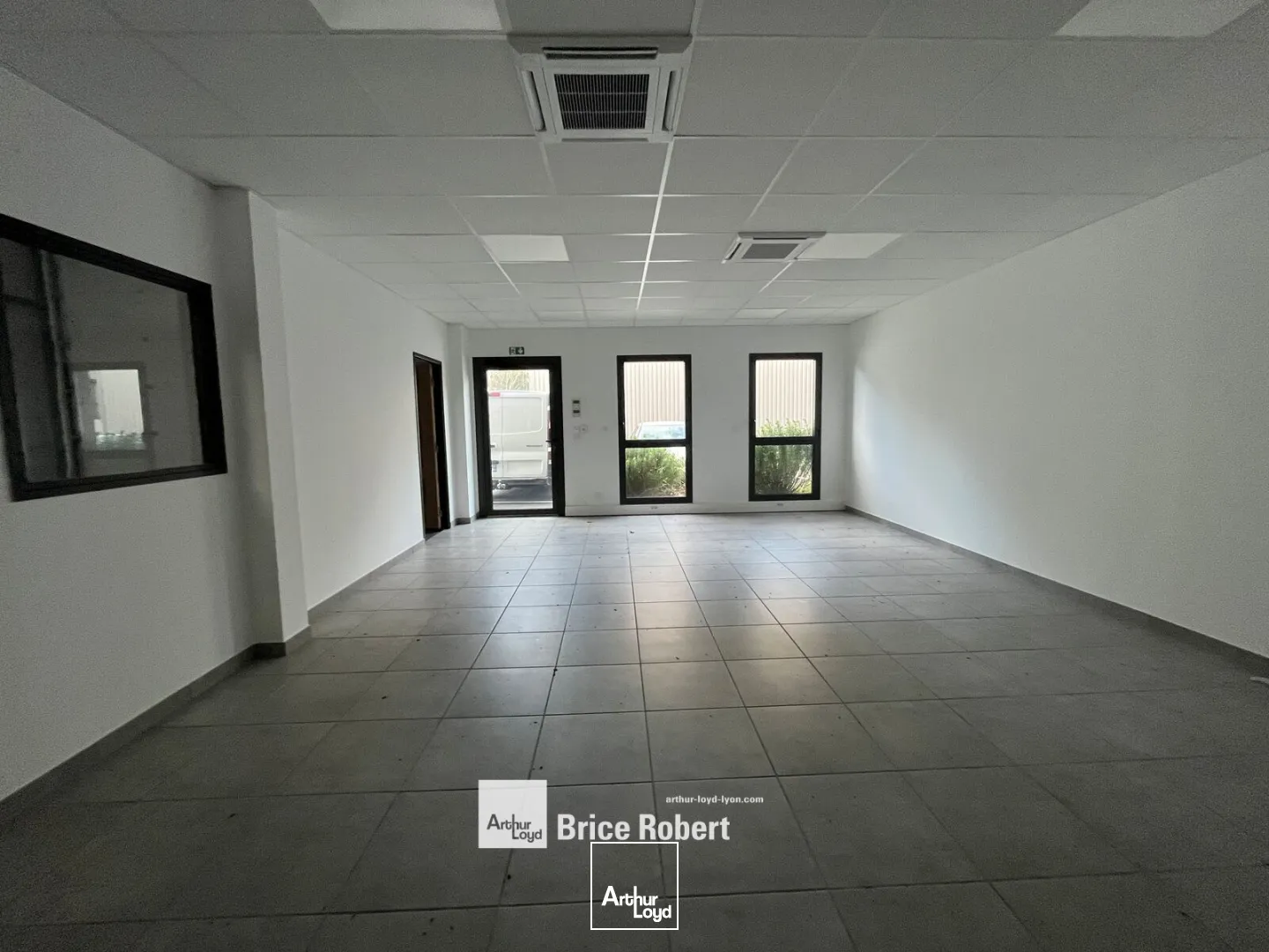 Locaux d'activité & Entrepôts - Location - VENISSIEUX - 69200 - 261-855 - 7659937