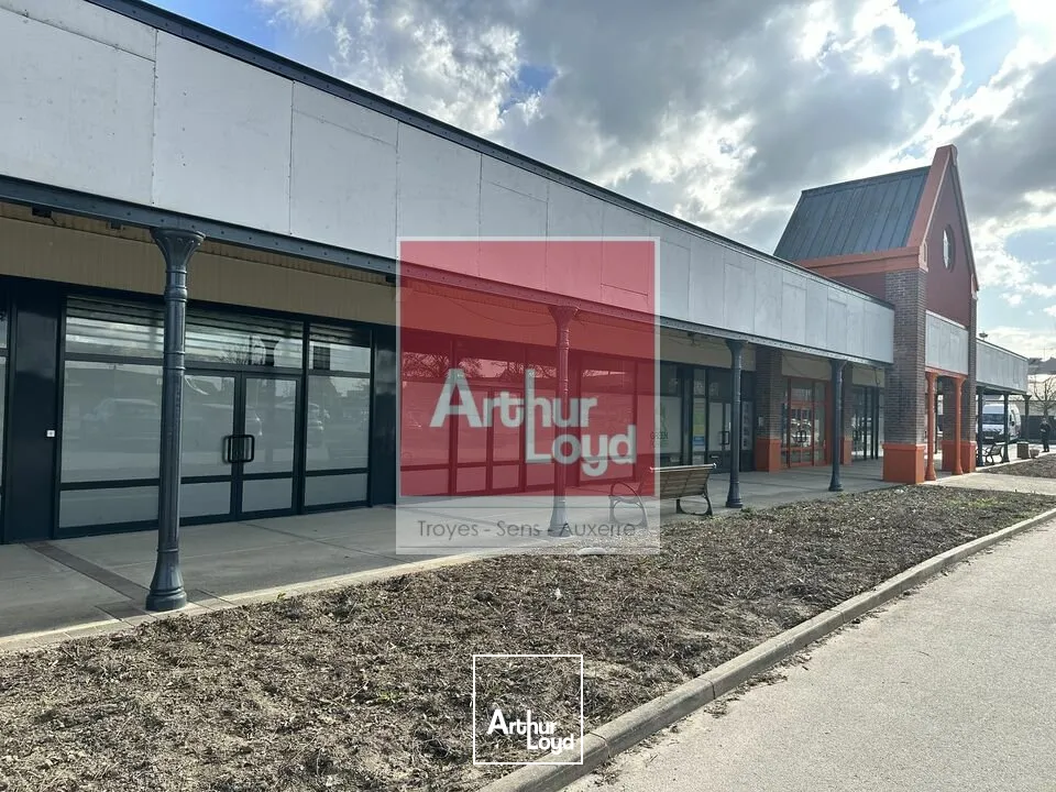 Locaux commerciaux - Location - PONT-SAINTE-MARIE - 10150 - 668-668 - 7660711