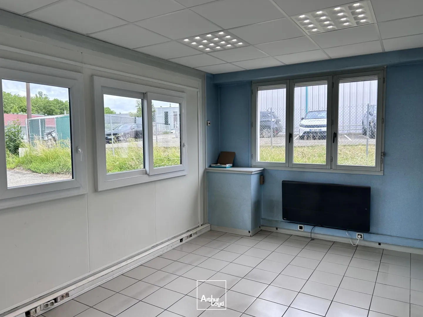 Locaux d'activité & Entrepôts - Vente - LONS LE SAUNIER - 39000 - 1978-1978 - 7661070