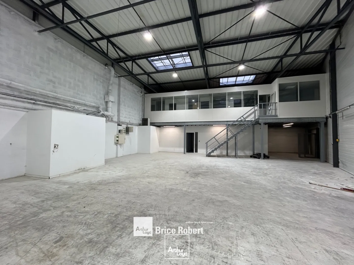 Locaux d'activité & Entrepôts - Location - SAINT PRIEST - 69800 - 500-500 - 7661530