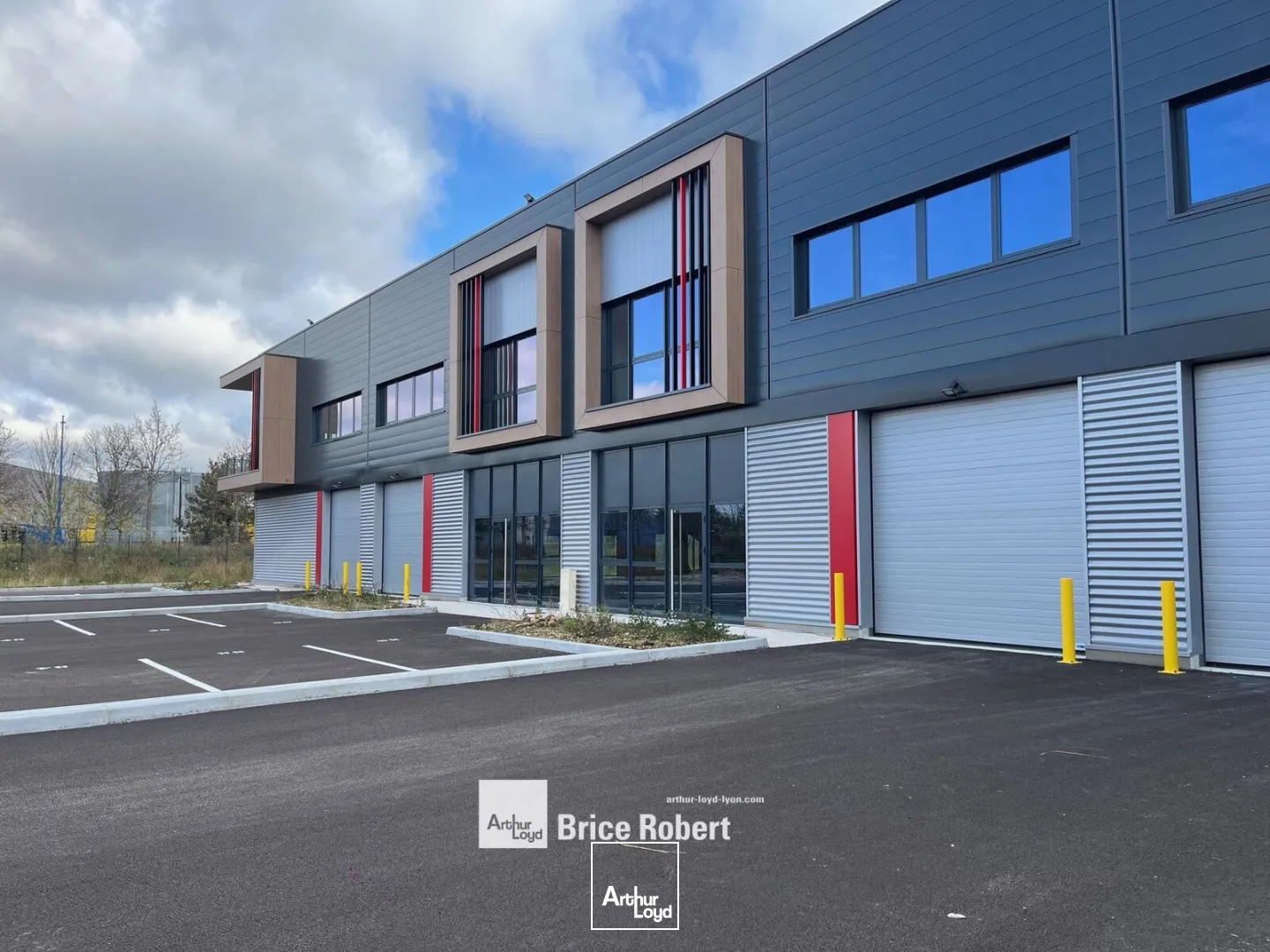 Locaux d'activité & Entrepôts - Location - SAINT LAURENT DE MURE - 69720 - 365-5608 - 7661811