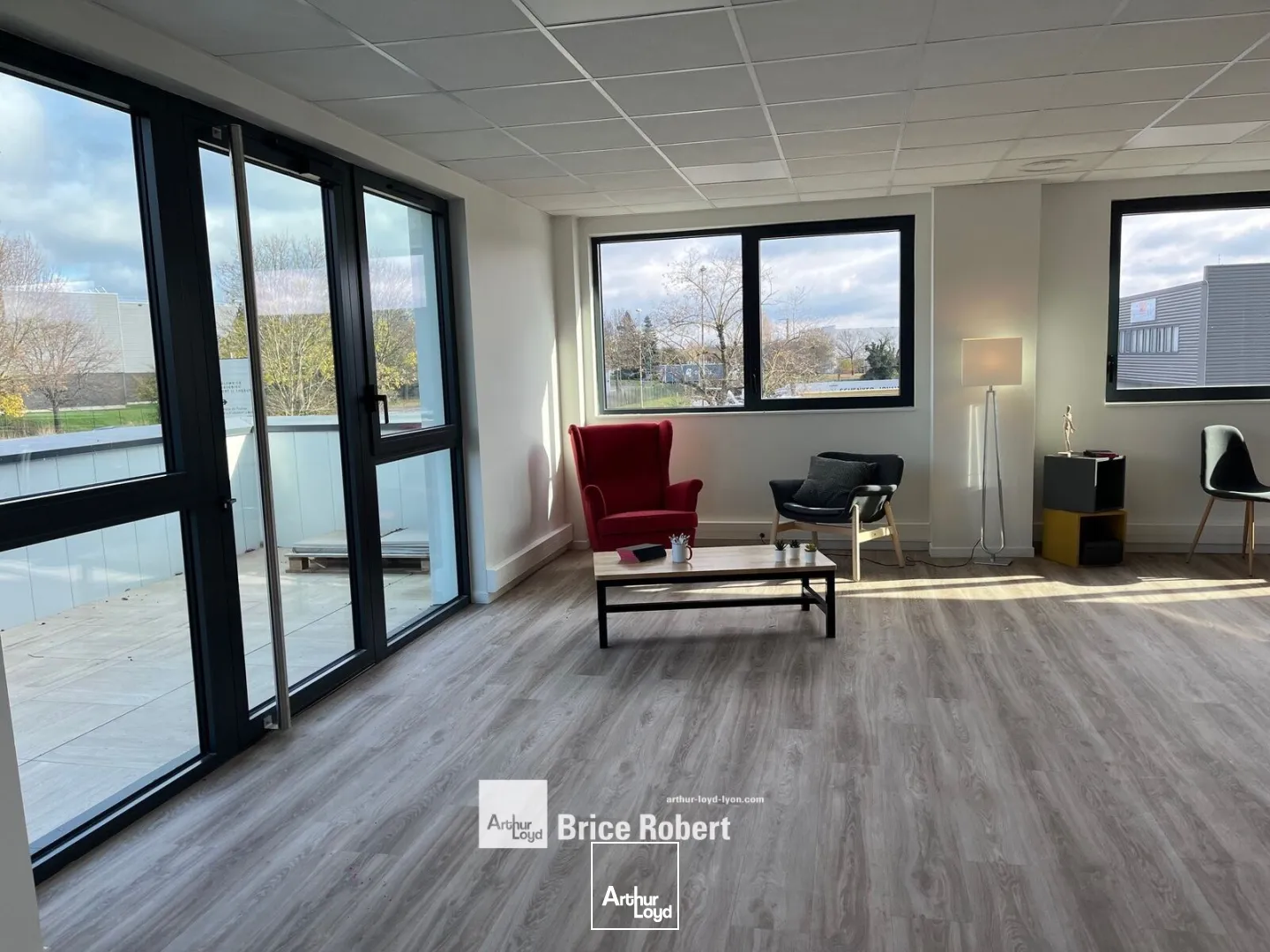 Locaux d'activité & Entrepôts - Location - SAINT LAURENT DE MURE - 69720 - 365-5608 - 7661816