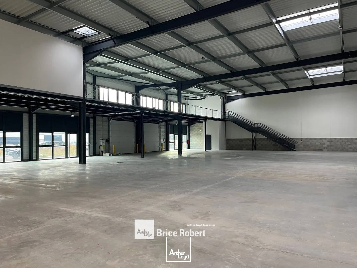 Locaux d'activité & Entrepôts - Location - SAINT LAURENT DE MURE - 69720 - 365-5608 - 7661813