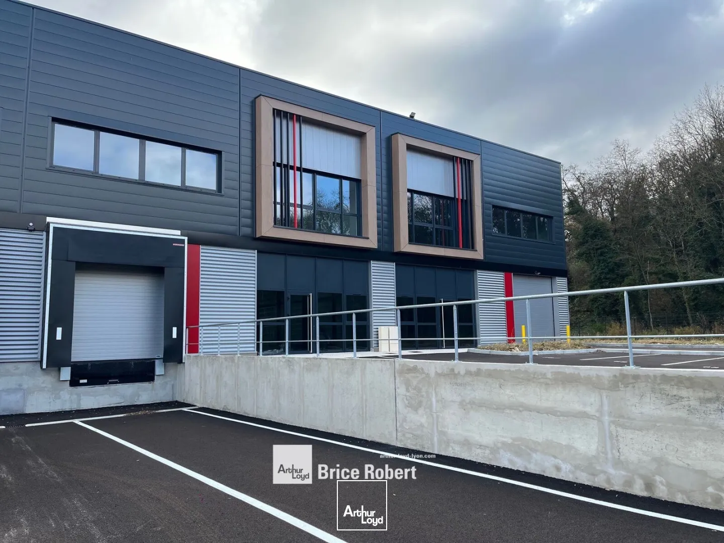 Locaux d'activité & Entrepôts - Location - SAINT LAURENT DE MURE - 69720 - 365-5608 - 7661812