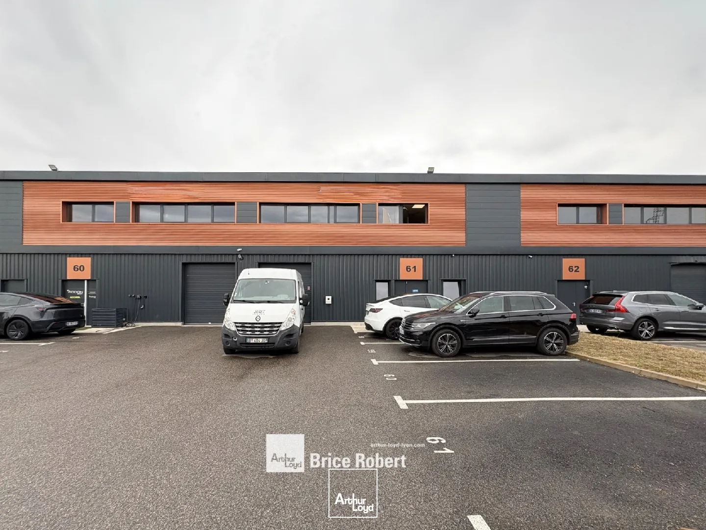 Locaux d'activité & Entrepôts - Vente - VAULX MILIEU - 38090 - 398-398 - 7661826