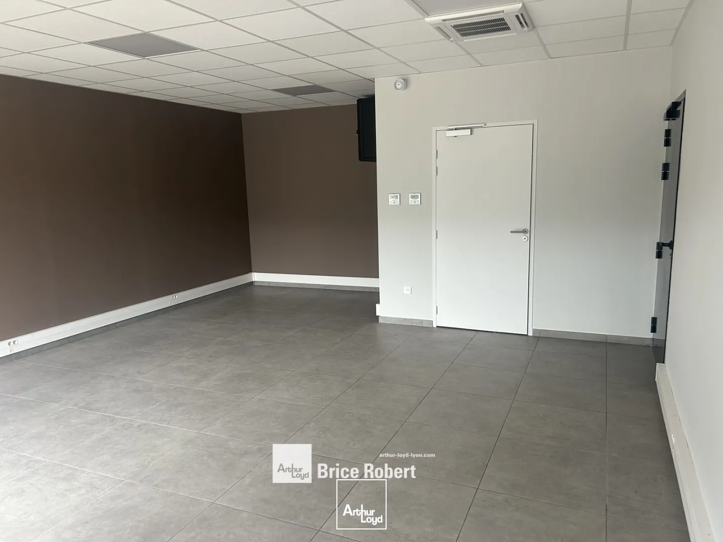 Locaux d'activité & Entrepôts - Location - SAINT BONNET DE MURE - 69720 - 218-1059 - 7661920