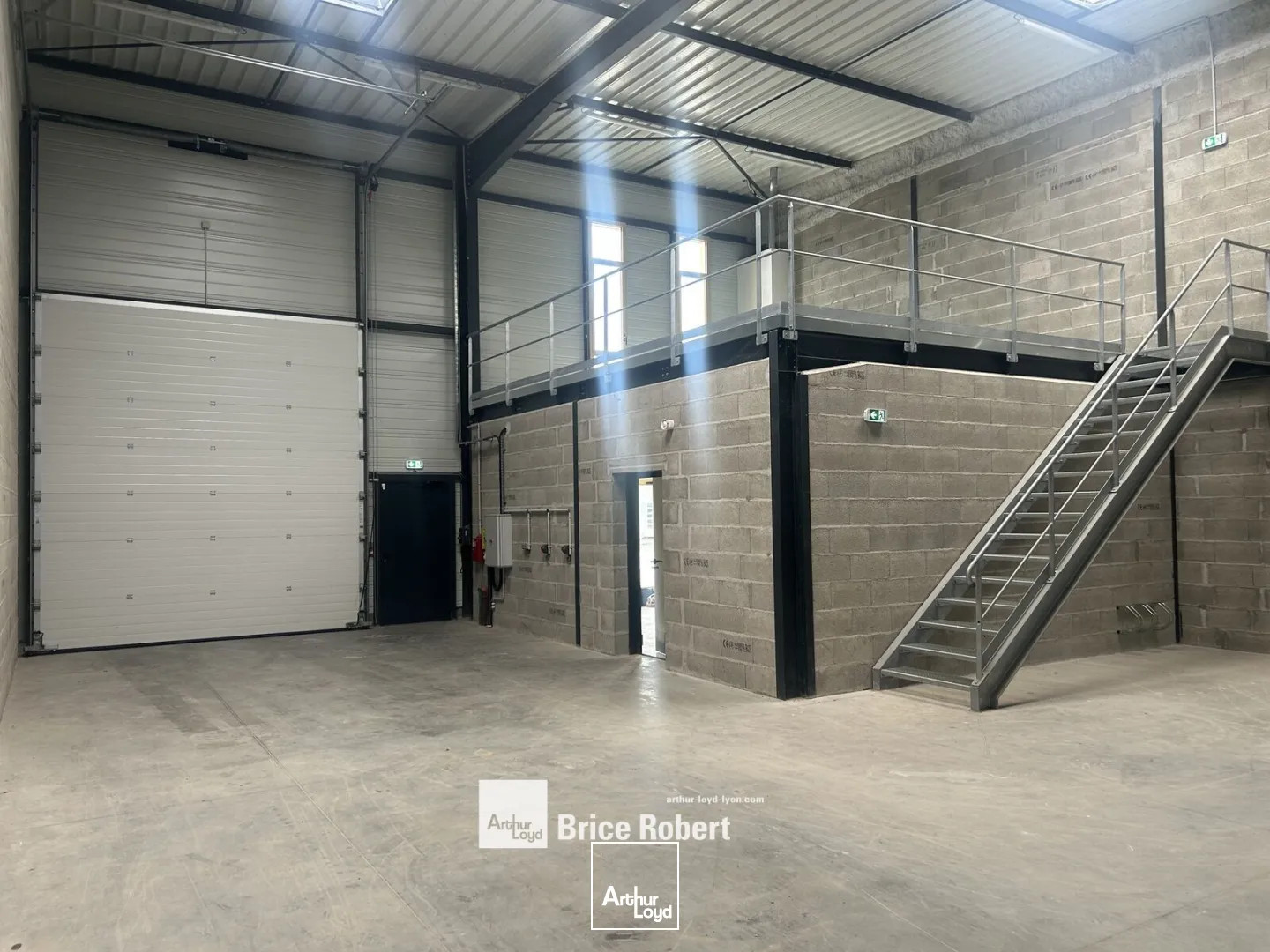 Locaux d'activité & Entrepôts - Location - SAINT BONNET DE MURE - 69720 - 218-1059 - 7661918