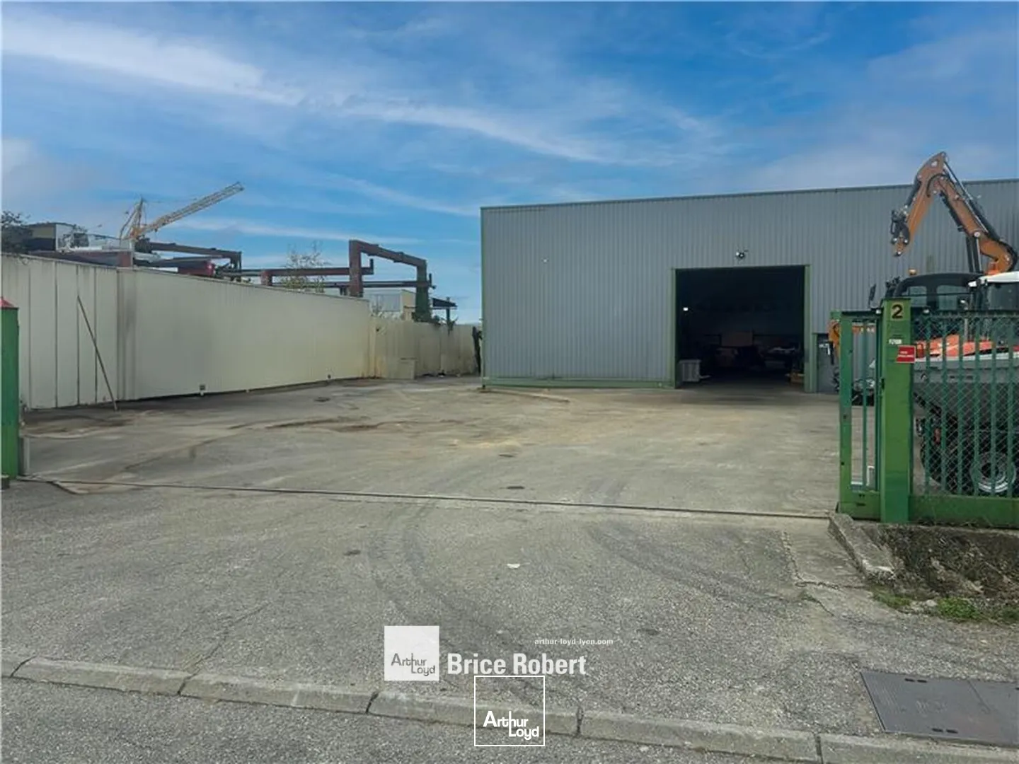 Locaux d'activité & Entrepôts - Location - SAINT BONNET DE MURE - 69720 - 518-518 - 7661994