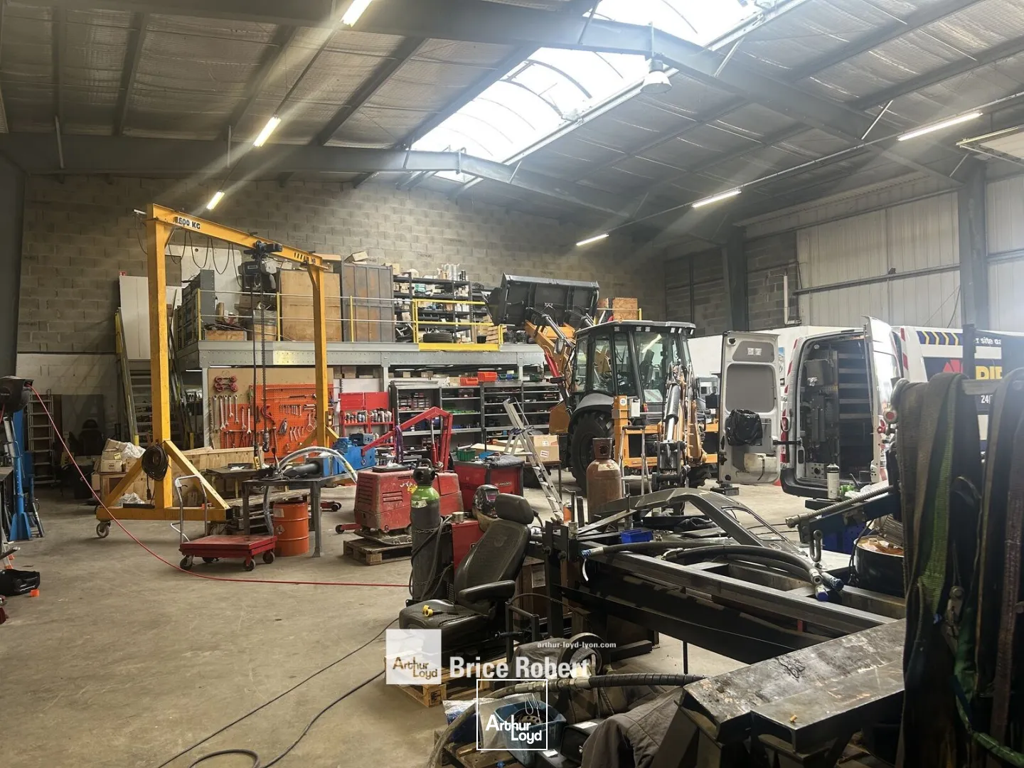 Locaux d'activité & Entrepôts - Location - SAINT BONNET DE MURE - 69720 - 518-518 - 7661993