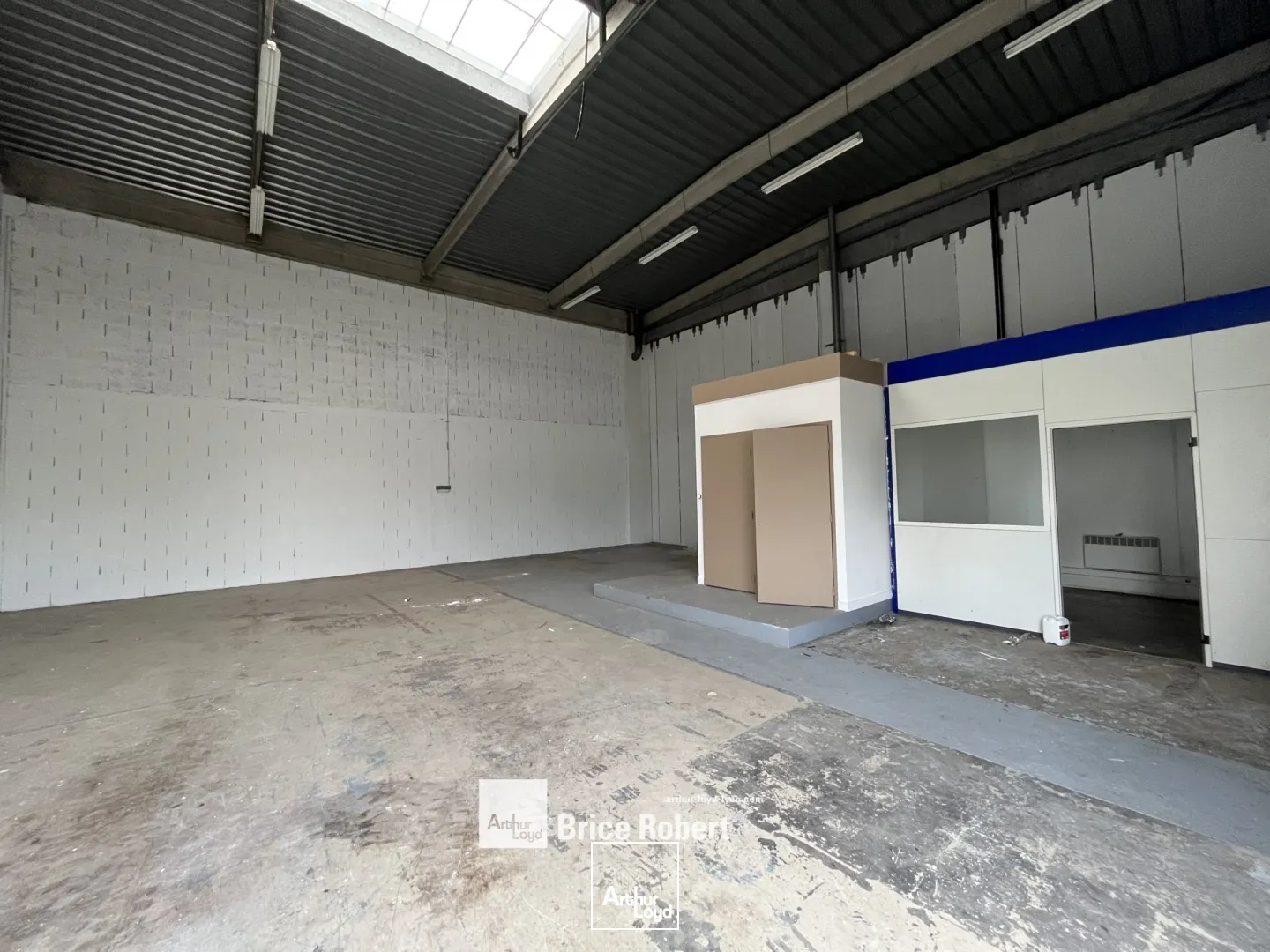 Locaux d'activité & Entrepôts - Vente - SAINT PRIEST - 69800 - 288-288 - 7662091