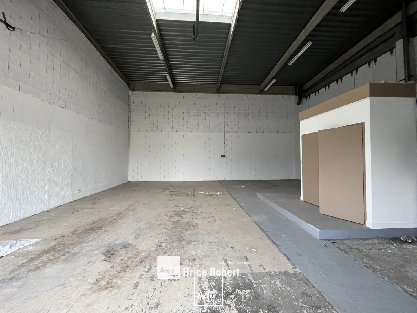 Locaux d'activité & Entrepôts - Vente - SAINT PRIEST - 69800 - 288-288 - 7662090