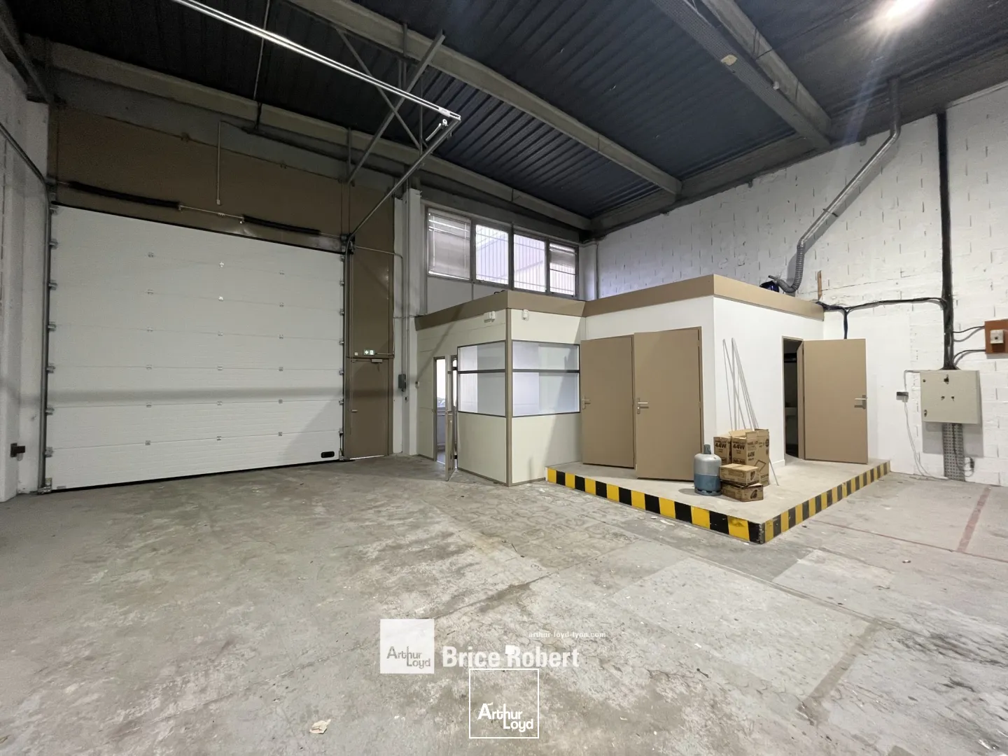 Locaux d'activité & Entrepôts - Vente - SAINT PRIEST - 69800 - 288-288 - 7662089