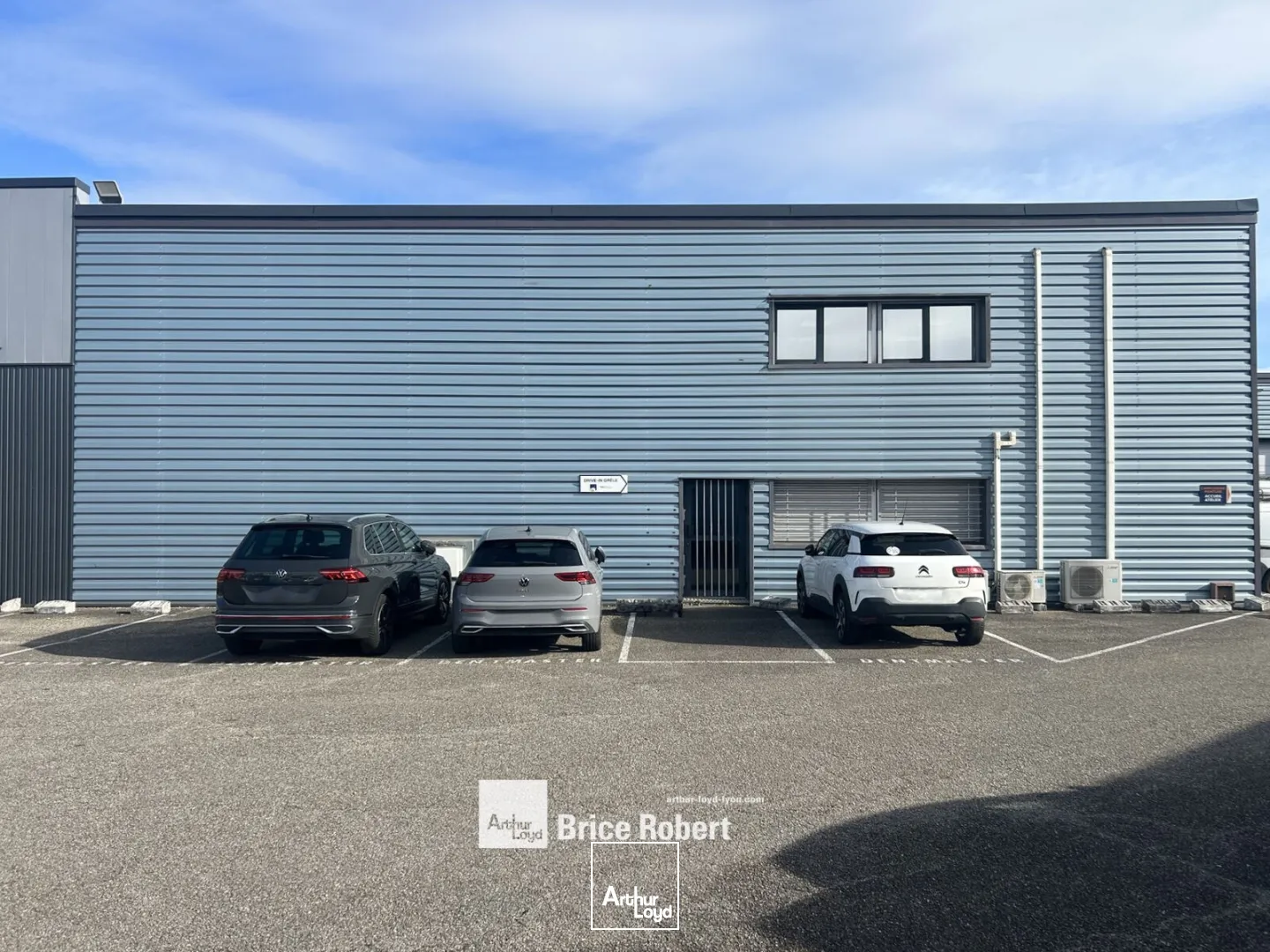 Locaux d'activité & Entrepôts - Location - DECINES CHARPIEU - 69150 - 670-670 - 7662366