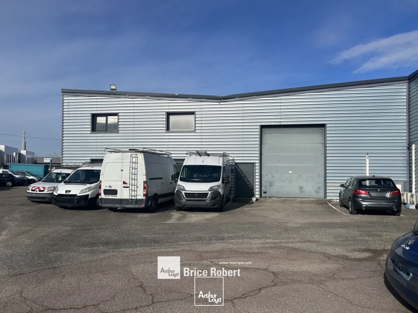 Locaux d'activité & Entrepôts - Location - DECINES CHARPIEU - 69150 - 670-670 - 7662360