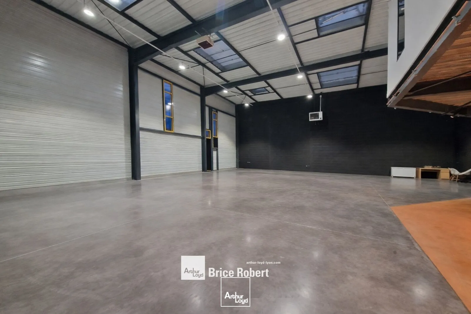 Locaux d'activité & Entrepôts - Vente - SAINT BONNET DE MURE - 69720 - 407-407 - 7662414