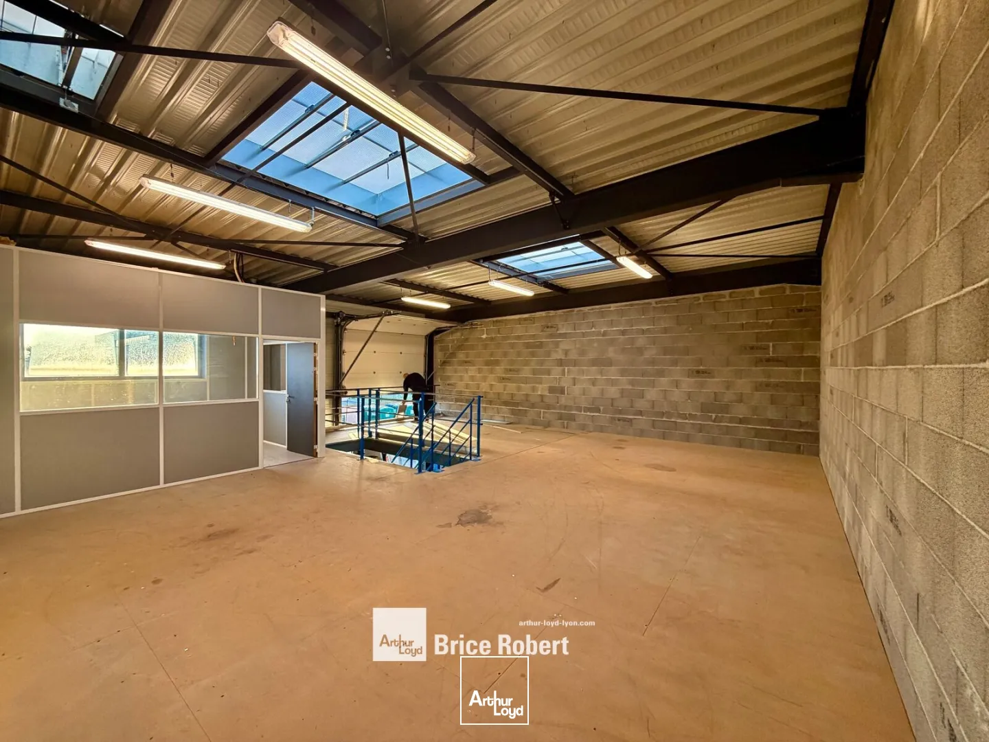 Locaux d'activité & Entrepôts - Location - CIVRIEUX - 01390 - 202-202 - 7662455