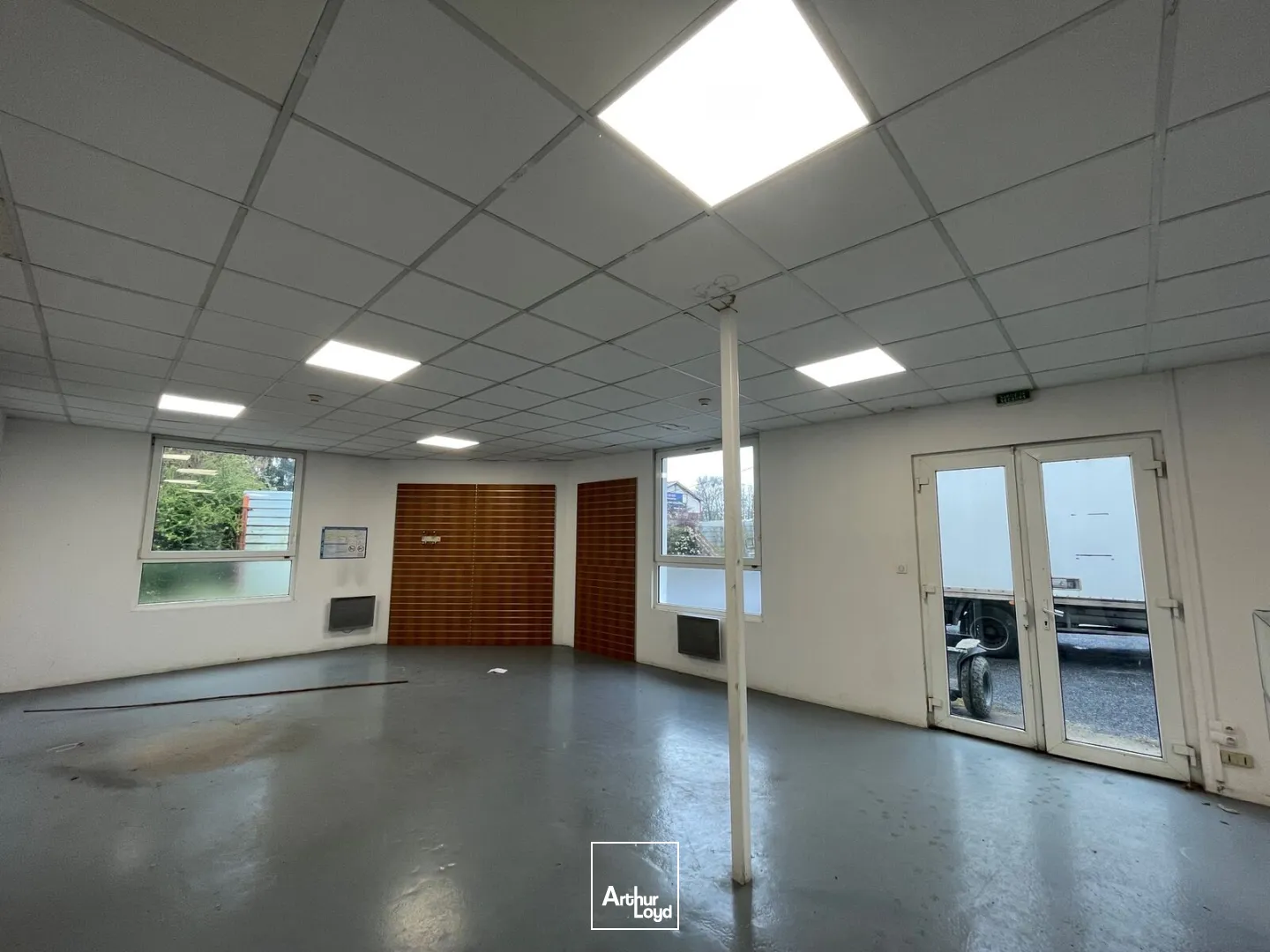 Locaux d'activité & Entrepôts - Location - SOISSONS - 02200 - 325-325 - 7662815